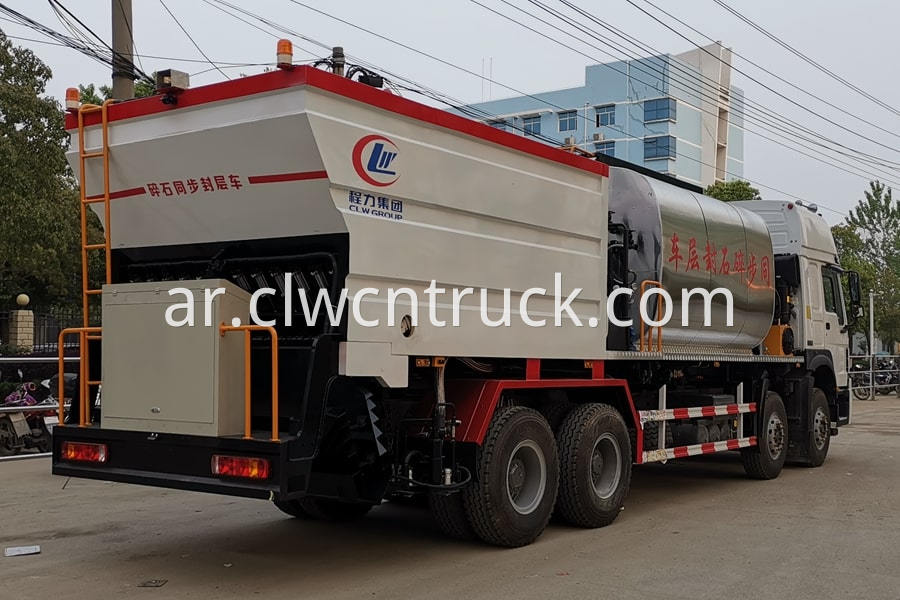 Bitumen And Gravel Synchronous Seal Truck 2